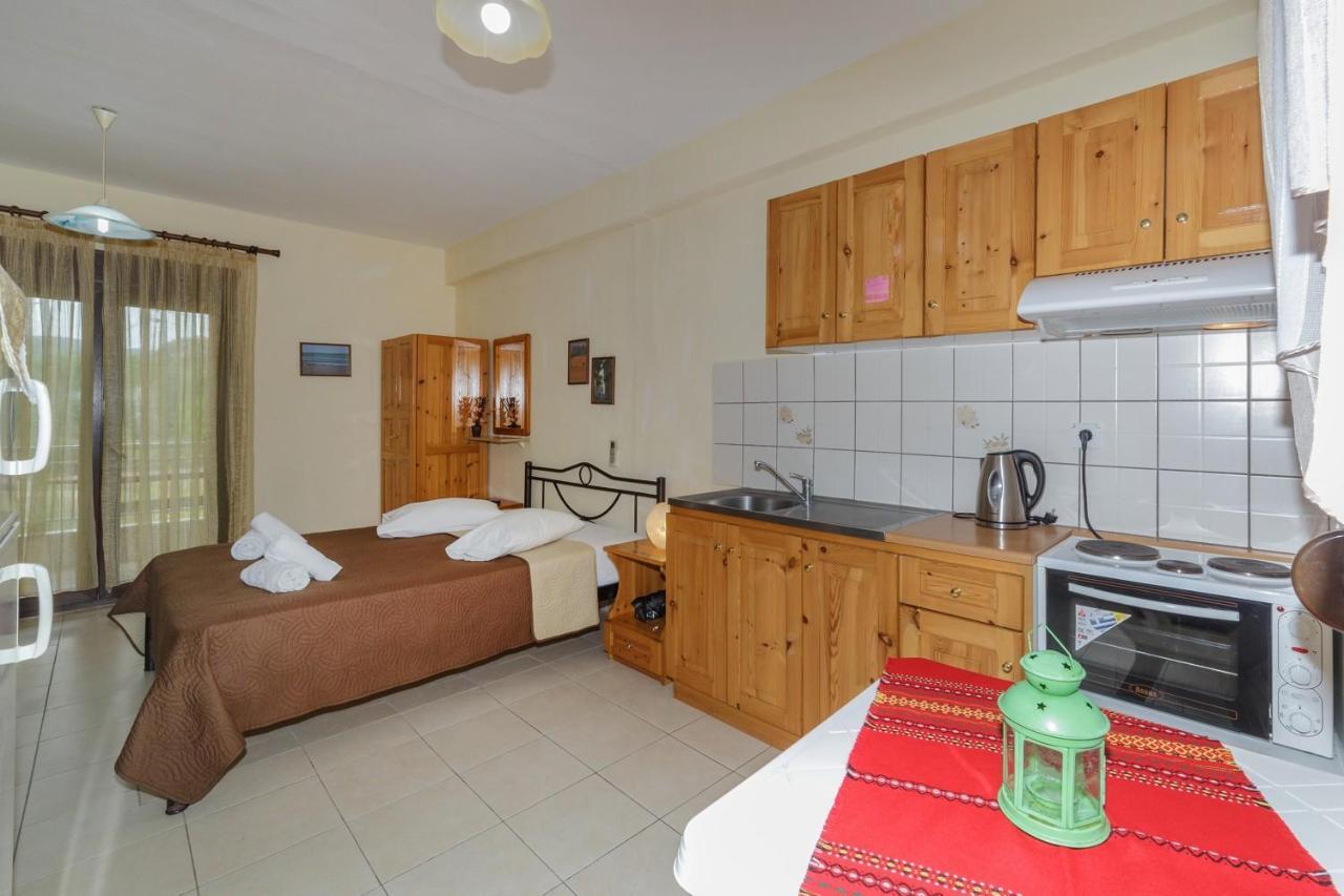 Maria - Pavlos Studios And Apartments Vourvourou Room photo